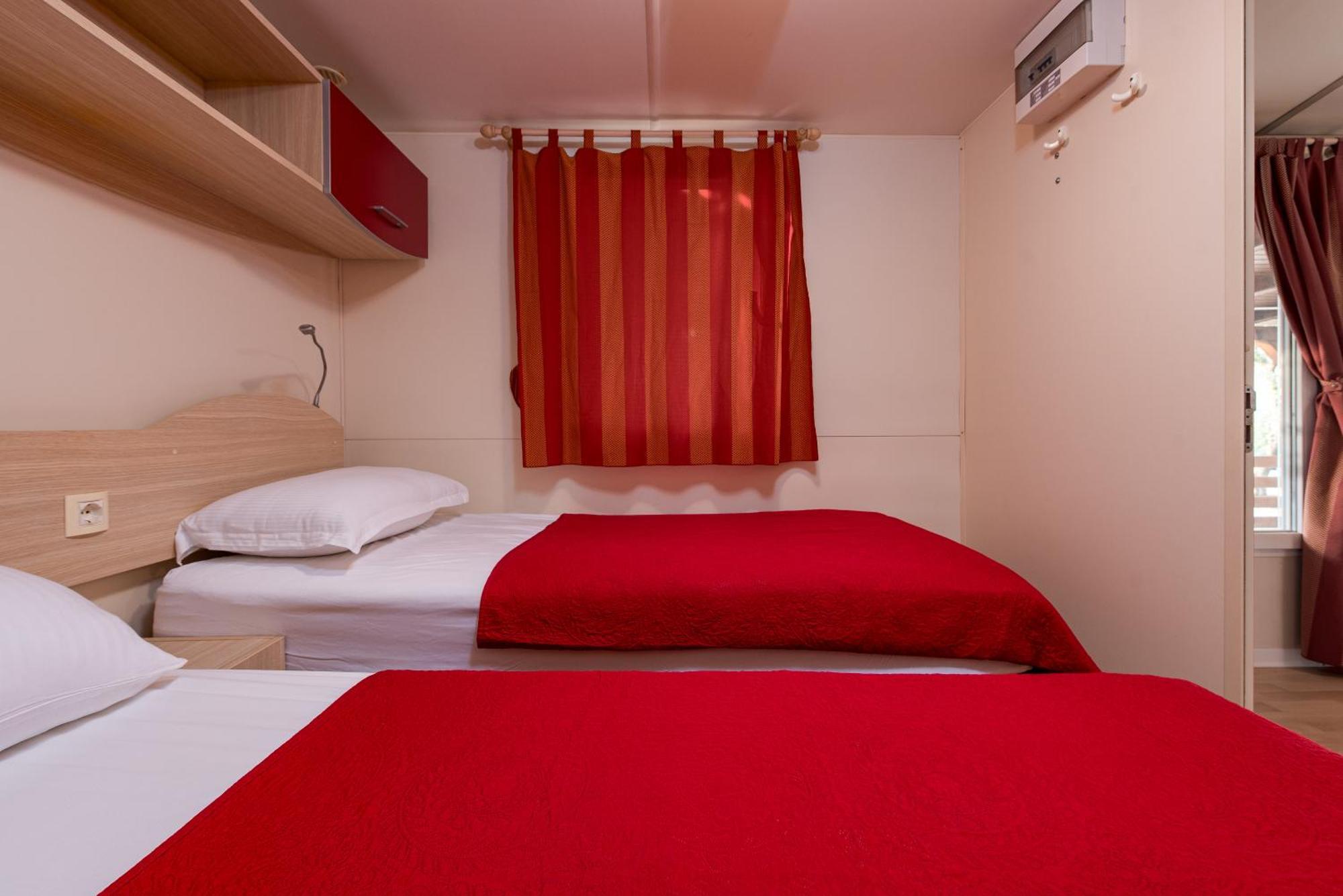 Camp Mrkva Mobile Homes With Pool Sukošan Habitación foto